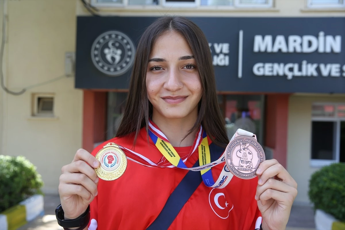 Mardinli Kübra Çiçek, Yıldızlar Avrupa Boks Şampiyonası’ndan bronz madalya ile döndü